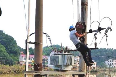 釀溪供電所更換受損變壓器，確保居民第一時間安全用電