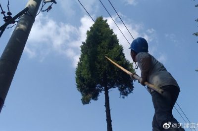 110千伏曙光變電站對智能巡檢機器人的路徑信息、數(shù)據(jù)傳輸?shù)认到y(tǒng)進行檢驗調(diào)試