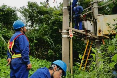 漢中供電公司排查轄區(qū)內(nèi)的變電站、輸電線路、供電設(shè)施
