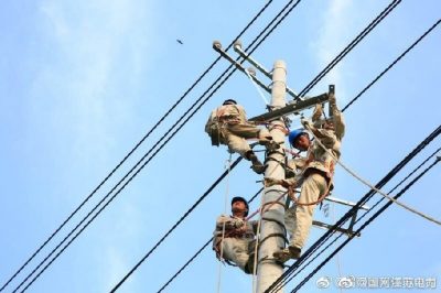 改造鹿灣變10千伏蔣莊105線路，原老舊線路全部更換為240絕緣導線
