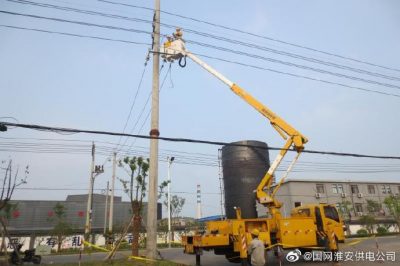 10千伏線路帶電作業(yè)，保障太平紙業(yè)公司夏季可靠供電