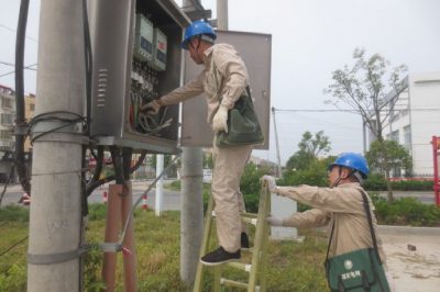 檢查更換配變箱內(nèi)的漏電保護(hù)器及設(shè)備，保障迎峰度夏安全供電