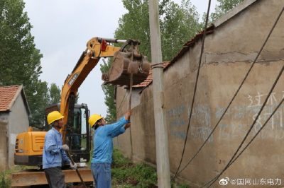 10千伏喬莊支線更換6號7號2根老舊線桿，解除用電安全隱患