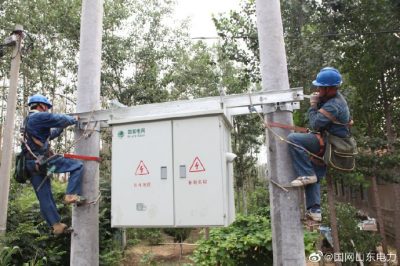 增容新裝200千伏安變壓器1臺、新立電桿5基、架設(shè)絕緣導(dǎo)線400余米