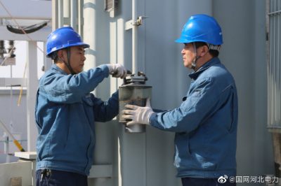 海興縣供電公司對(duì)變電站站內(nèi)設(shè)備進(jìn)行巡視，及時(shí)消除安全隱患