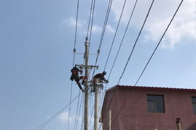 天津薊州供電公司：工作人員不畏酷暑，只為給您一個涼爽的夏天！給師傅們點贊！