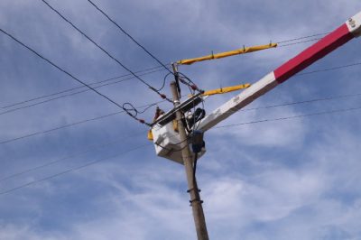 牟平供電公司為兩個(gè)配電高壓業(yè)擴(kuò)新上電用戶(hù)接火送電