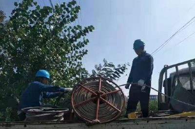 南村線(xiàn)路改造項(xiàng)目施工中完成4X300電纜敷設(shè)