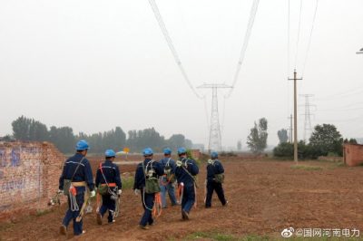 武陟縣供電公司對(duì)10千伏三陽(yáng)南線(xiàn)進(jìn)行檢修