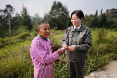 銅梁供電公司在維新鎮(zhèn)沿河村開展扶貧活動(dòng)