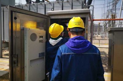 330kV延安變電站匯控柜進行全面清掃