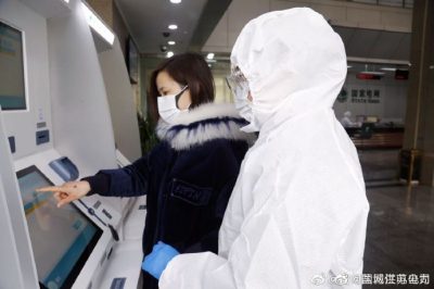 營業(yè)廳女工抗疫慶“三八” 堅(jiān)守工作崗位