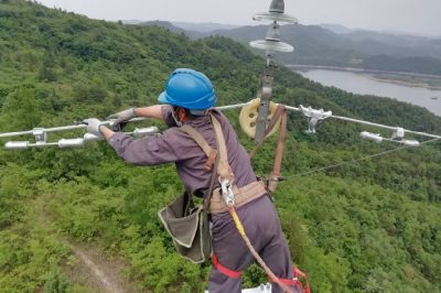 安裝防振錘，消除振動力