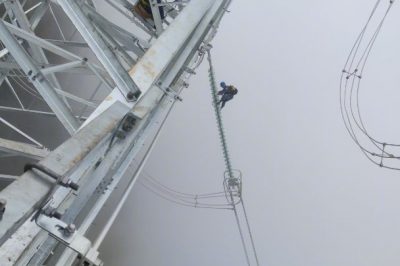 迷霧里高空走線，還碰上38°大下坡……太難了