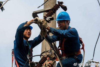 更換老舊電桿、柱上開關(guān)、配變刀閘熔斷器