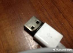 手機充電器必選“原配”，充電時候不離人
