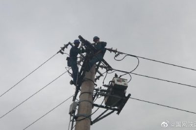 更換瓷柱出現裂紋的刀閘及下引線