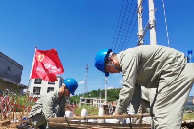 對洪港鎮(zhèn)燕廈鄉(xiāng)湖山村進行立桿、放線工作
