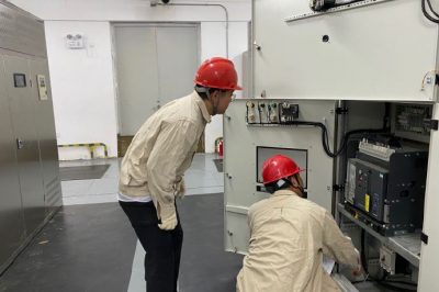 對(duì)康緣養(yǎng)生谷竣工完成的配套電氣設(shè)備、線路開(kāi)展驗(yàn)收工作