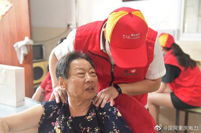 “紅馬甲”走進(jìn)敬老院，傾聽(tīng)老人心聲