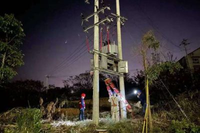 供電所組織人員上門查勘，搶修