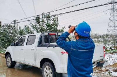 可能造成輸電線路覆冰舞動(dòng)倒塔、斷線、設(shè)備污閃等事故