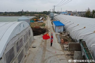 檢查養(yǎng)雞場用電設備，全力做好養(yǎng)殖基地跟蹤服務工作