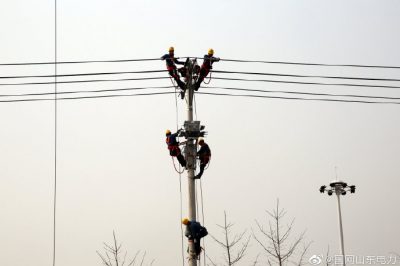 對轄區(qū)10千伏金波線進行檢修作業(yè)