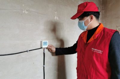 對(duì)轄區(qū)內(nèi)煤改電用戶進(jìn)行走訪，檢查取暖設(shè)備