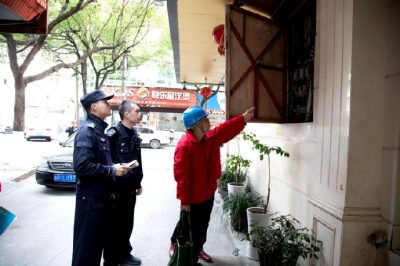 對全縣有私自啟用報(bào)停變壓器、竊電等行為的企業(yè)、用戶開展專項(xiàng)排查