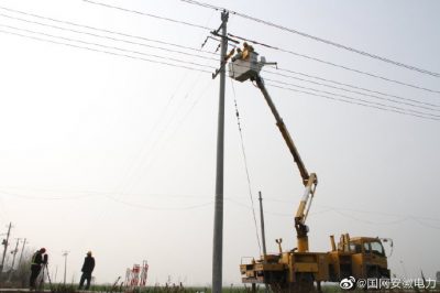 35千伏龍王廟變10千伏蘆西112線路，帶電安裝跌落式熔斷器