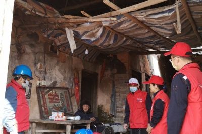開展“關(guān)愛老人，為家居線路保安全”為主題的愛心志愿活動