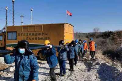 對(duì)鉆孔上方10千伏線路進(jìn)行切改，敷設(shè)300米電纜