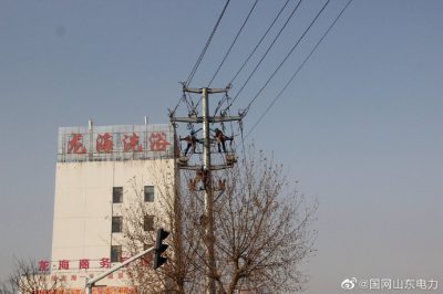 在10千伏旌旗一、二線37號(hào)塔處更換柱上開關(guān)2臺(tái)