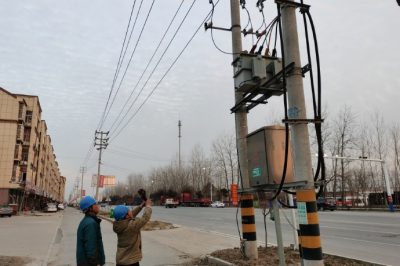 對配電變壓器、柱上開關(guān)等線路設(shè)備進(jìn)行特巡、測溫
