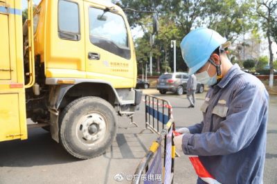 南方電網(wǎng)廣東東莞供電局的保電人員全程護(hù)航，助力“兩會(huì)”順利召開