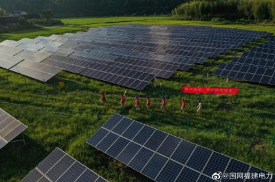 義務(wù)檢查光伏板固定架、配電箱等設(shè)施